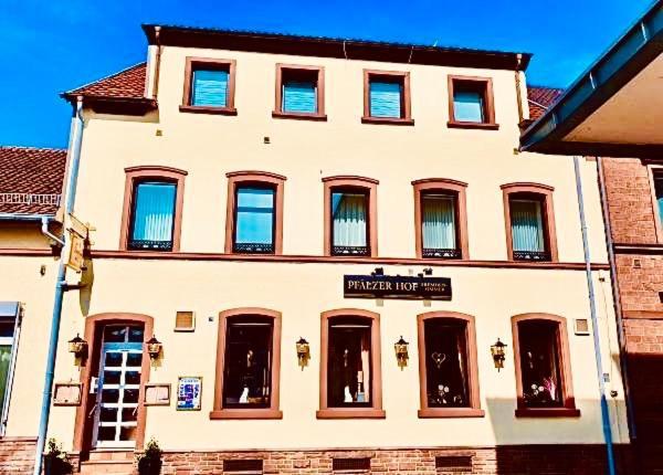 Hotel Pfaelzer Hof Enkenbach-Alsenborn エクステリア 写真