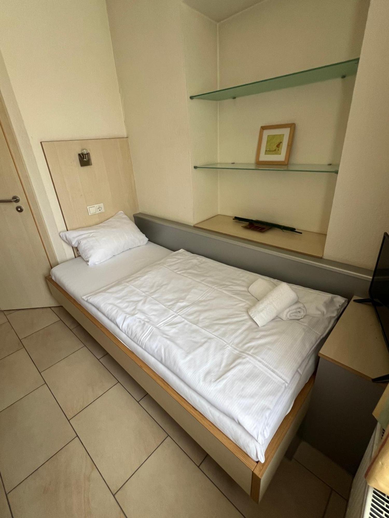 Hotel Pfaelzer Hof Enkenbach-Alsenborn エクステリア 写真
