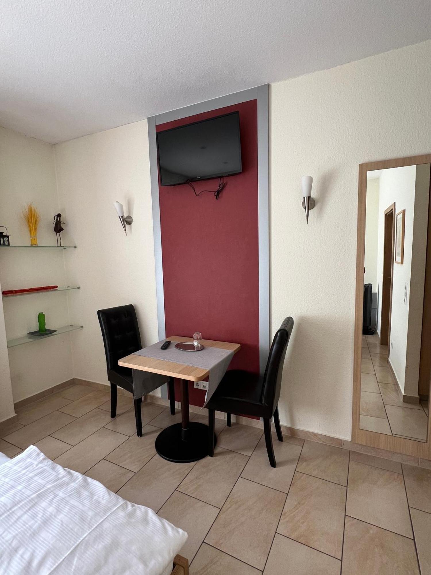 Hotel Pfaelzer Hof Enkenbach-Alsenborn エクステリア 写真
