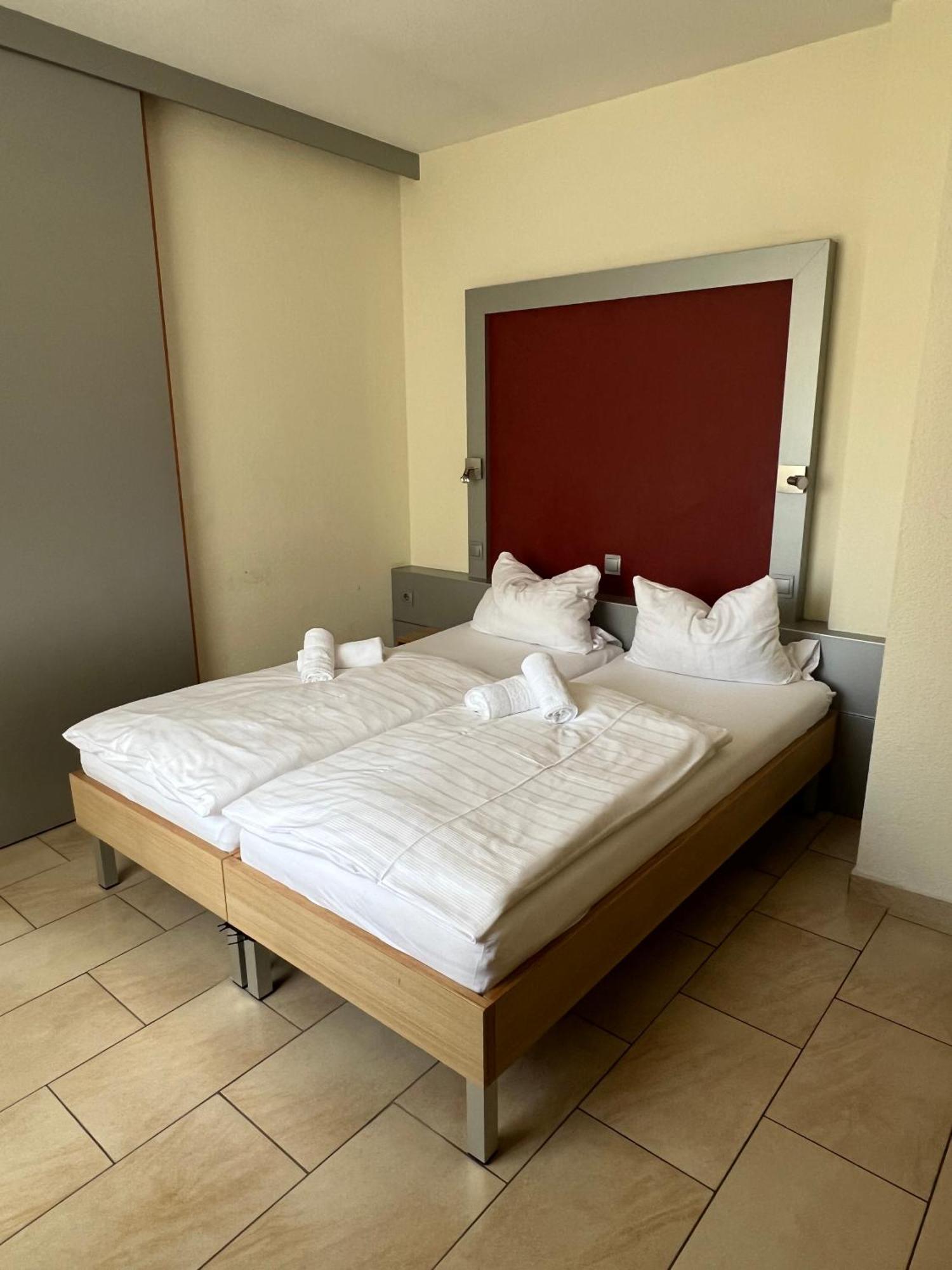 Hotel Pfaelzer Hof Enkenbach-Alsenborn エクステリア 写真