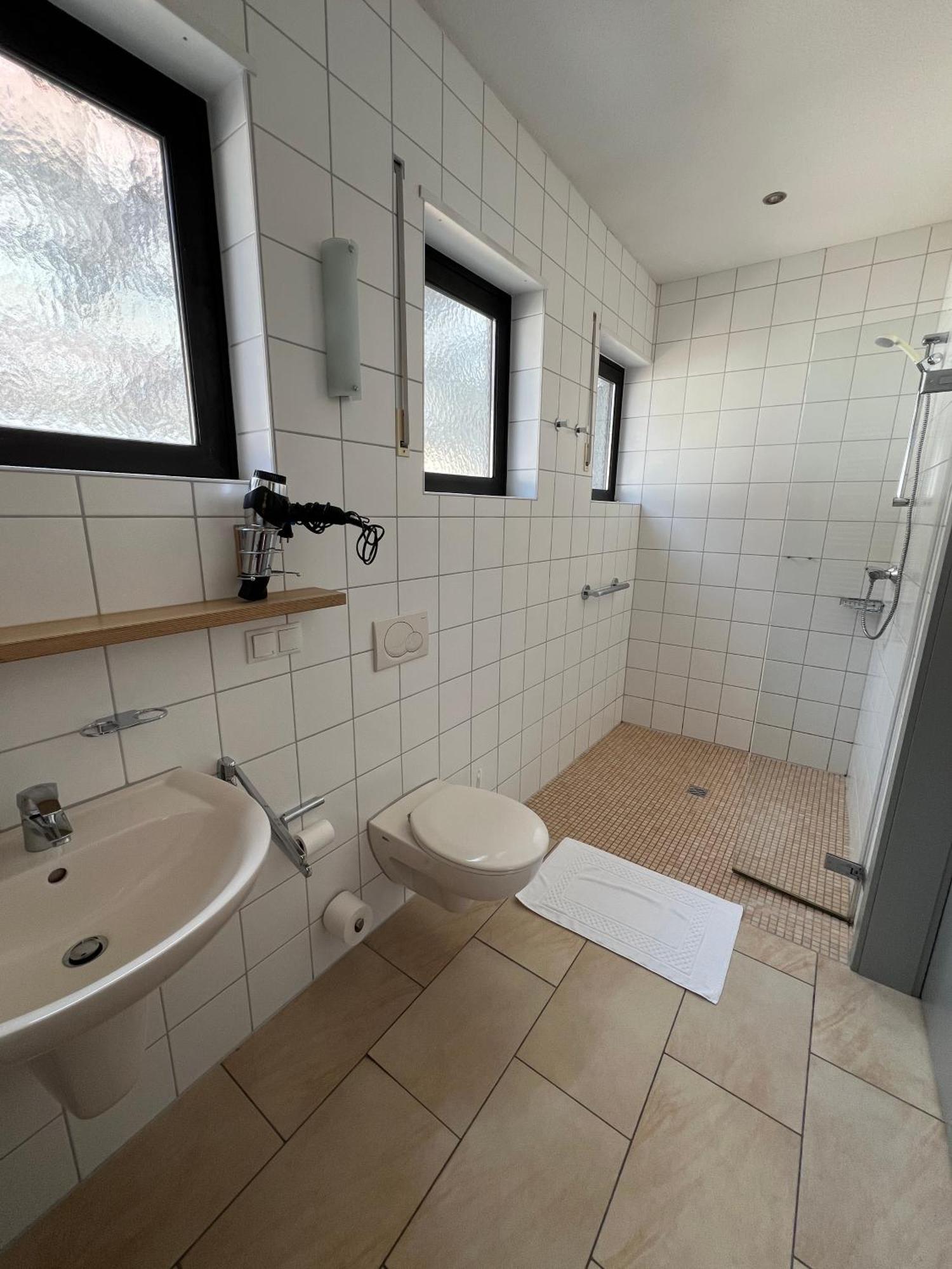 Hotel Pfaelzer Hof Enkenbach-Alsenborn エクステリア 写真