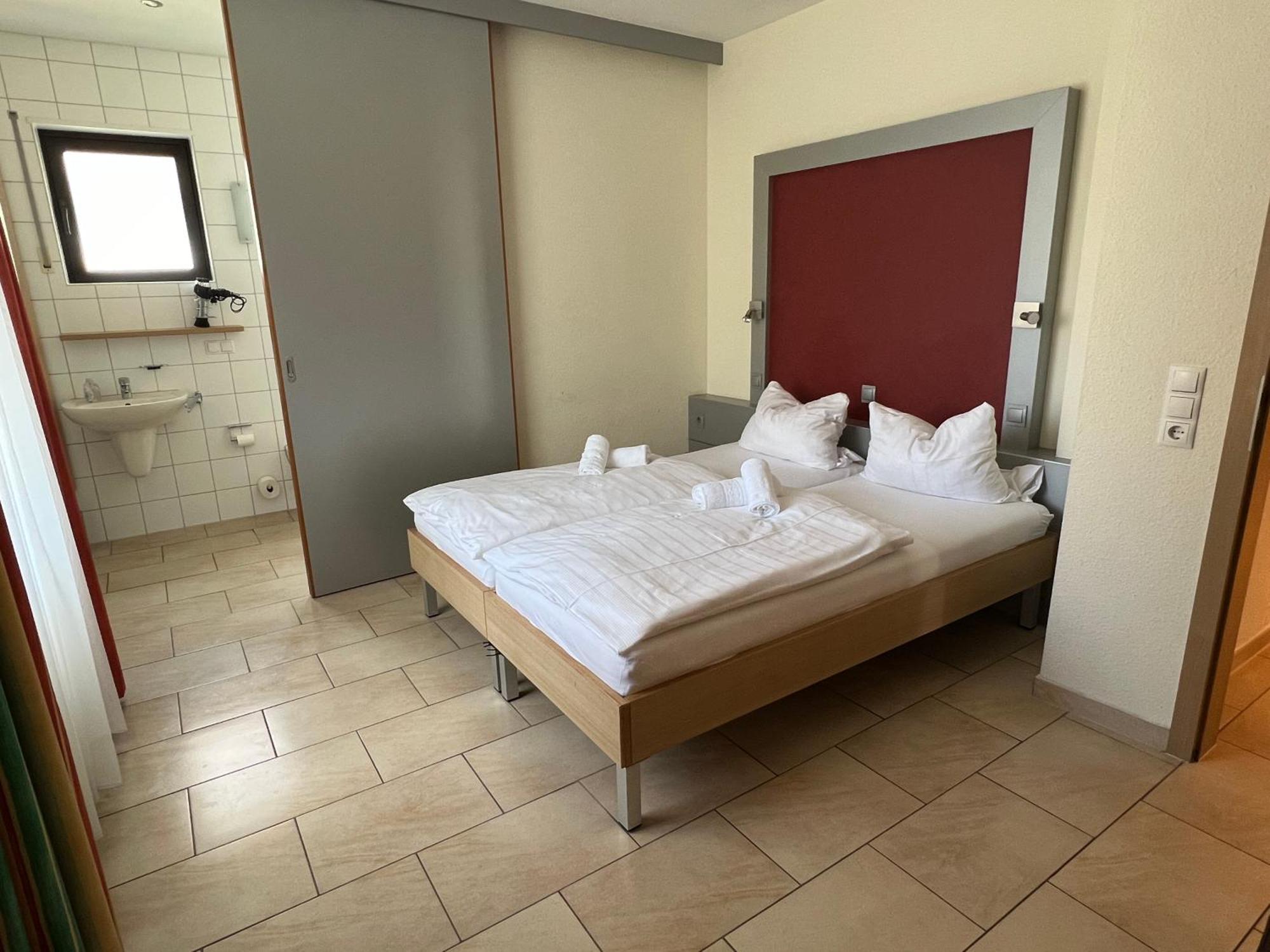Hotel Pfaelzer Hof Enkenbach-Alsenborn エクステリア 写真